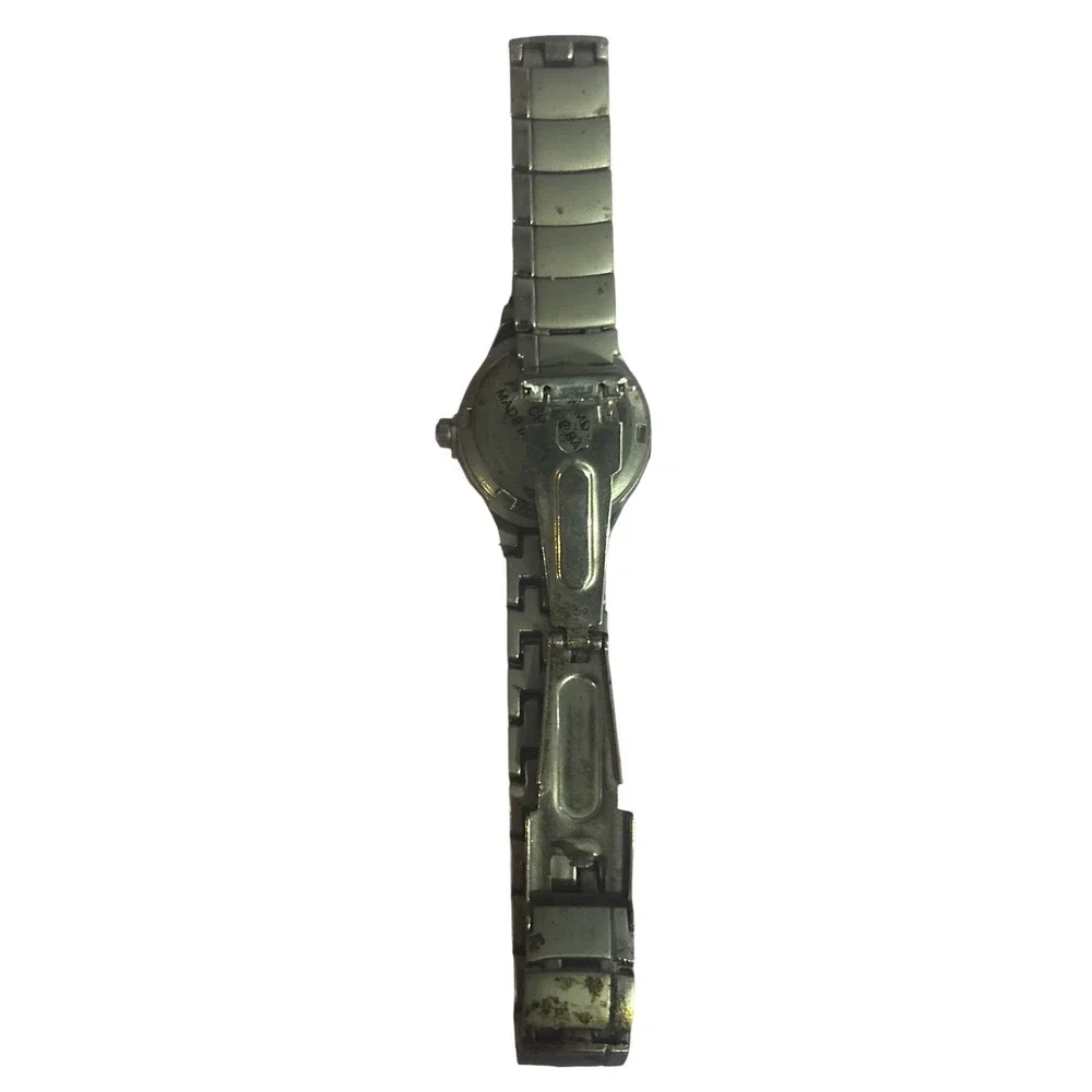 Geneva quartz wristwatch
